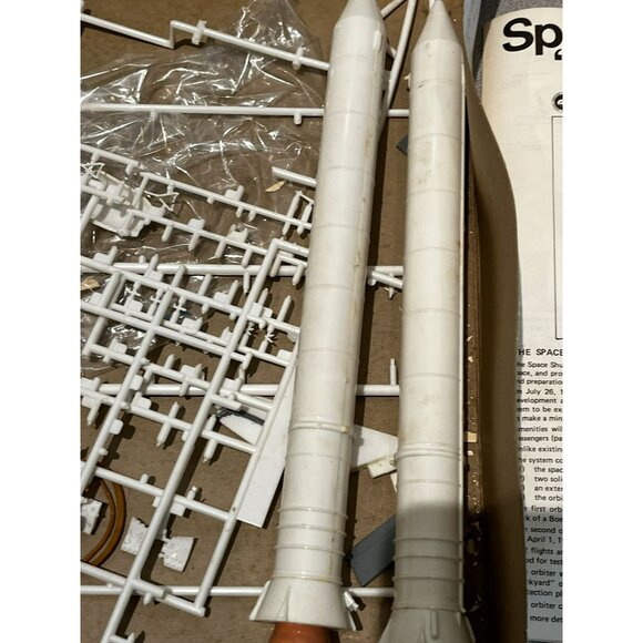 Entex Space Shuttle "Enterprise" Model Kit 1:144 Scale Kit #8529 started - Picture 11 of 16